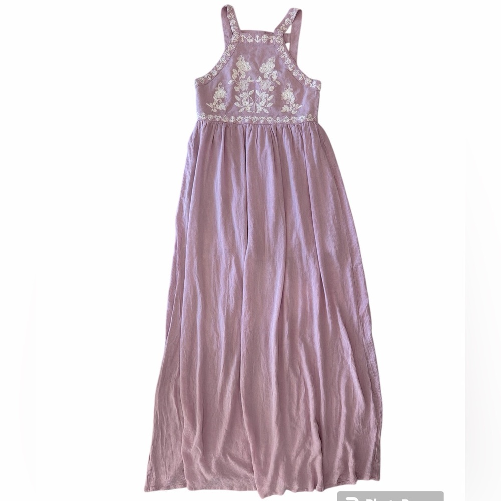 En Crème Lavender Dress with White Embroidery